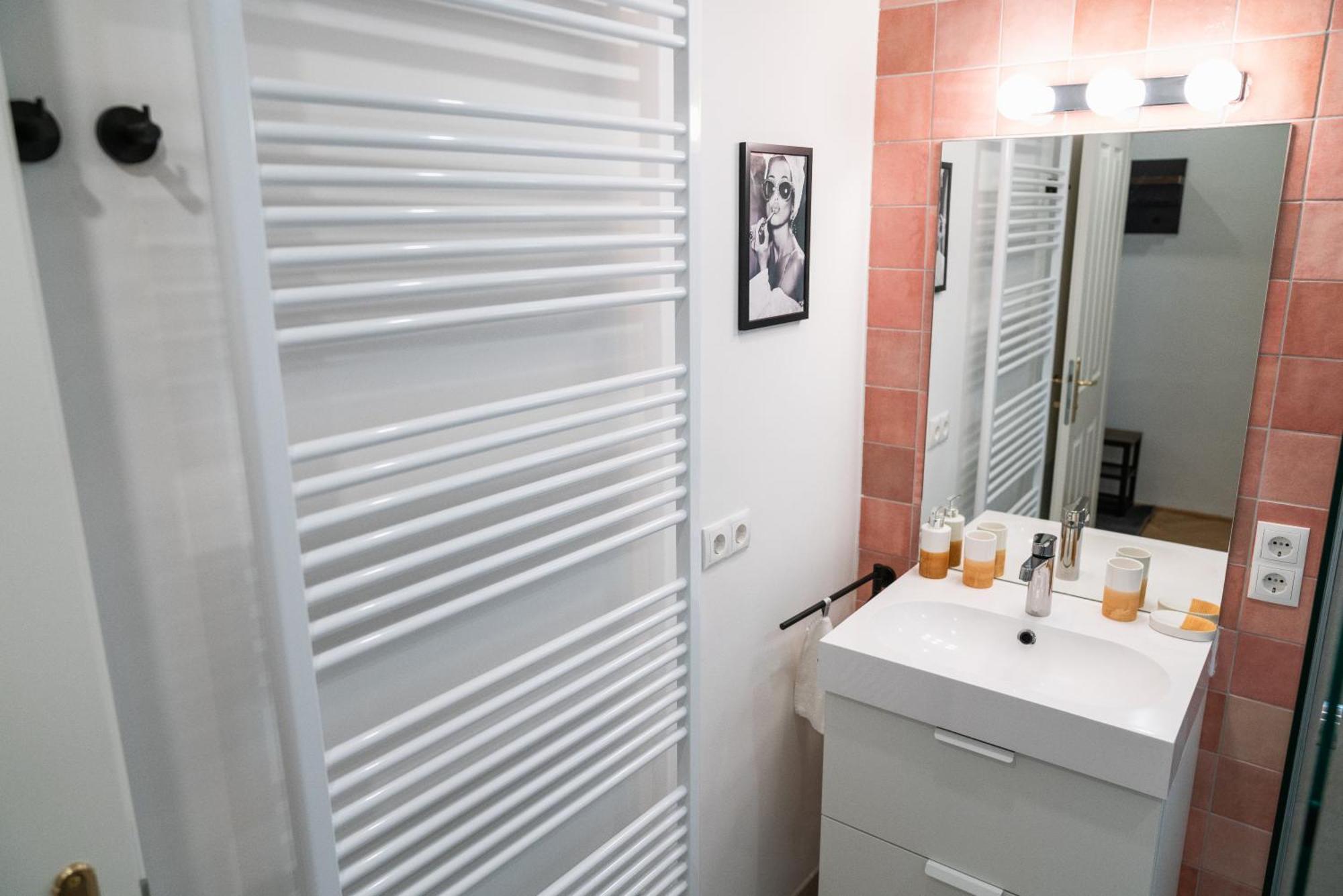 City: Live, Work, Play Apartment Wien