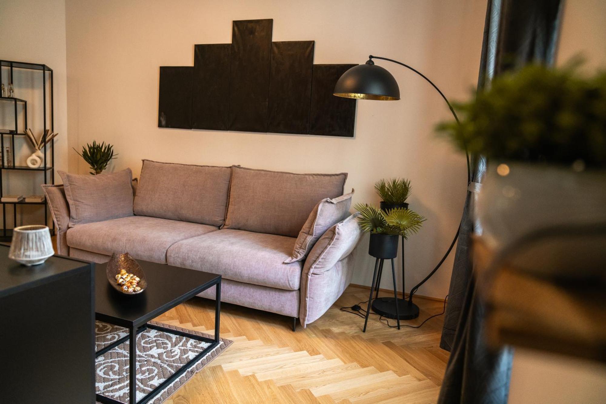City: Live, Work, Play Apartment Wien